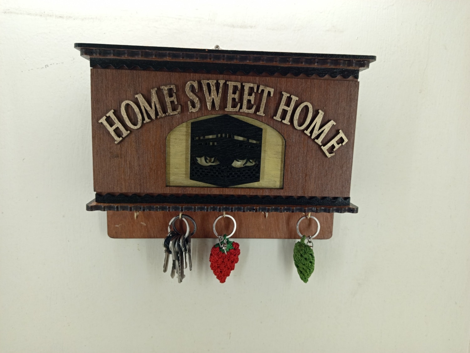 Home Sweet Home – কাঠের কি হ্যাঙ্গার